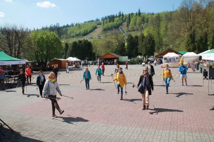 Rozgrzewka przed wycieczką Nordic Walking